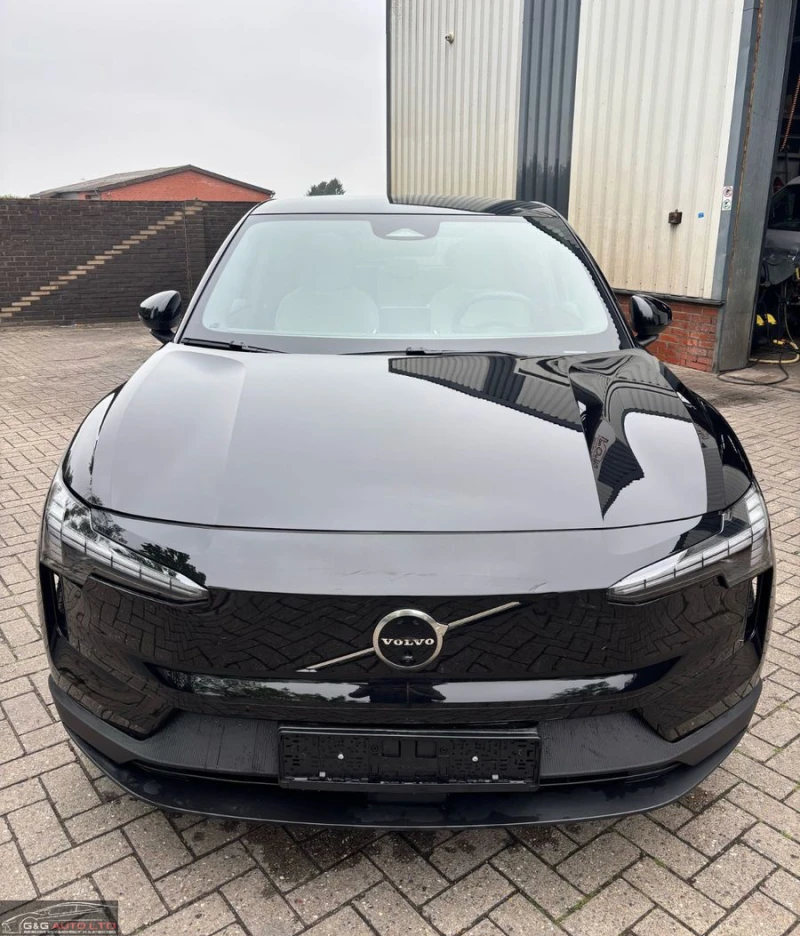 Volvo EX30 ULTRA EXT.RANGE/272HP/2WD/PANO/LED/CARPLAY/167f