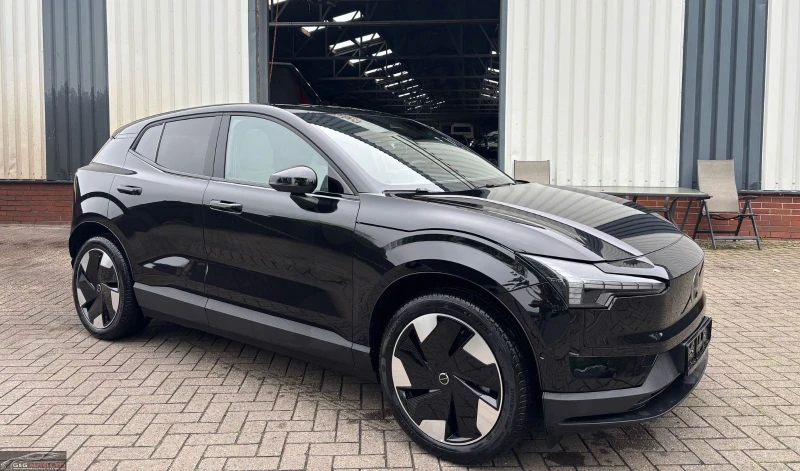 Volvo EX30 ULTRA EXT.RANGE/272HP/2WD/PANO/LED/CARPLAY/167fpr, снимка 3 - Автомобили и джипове - 50653298