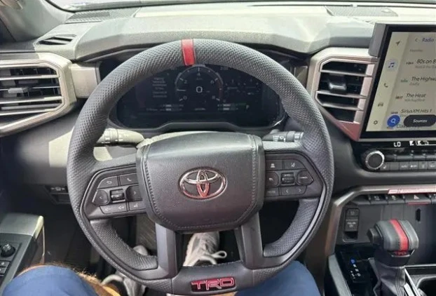 Toyota Sequoia Sequoia SR5 - изображение 10