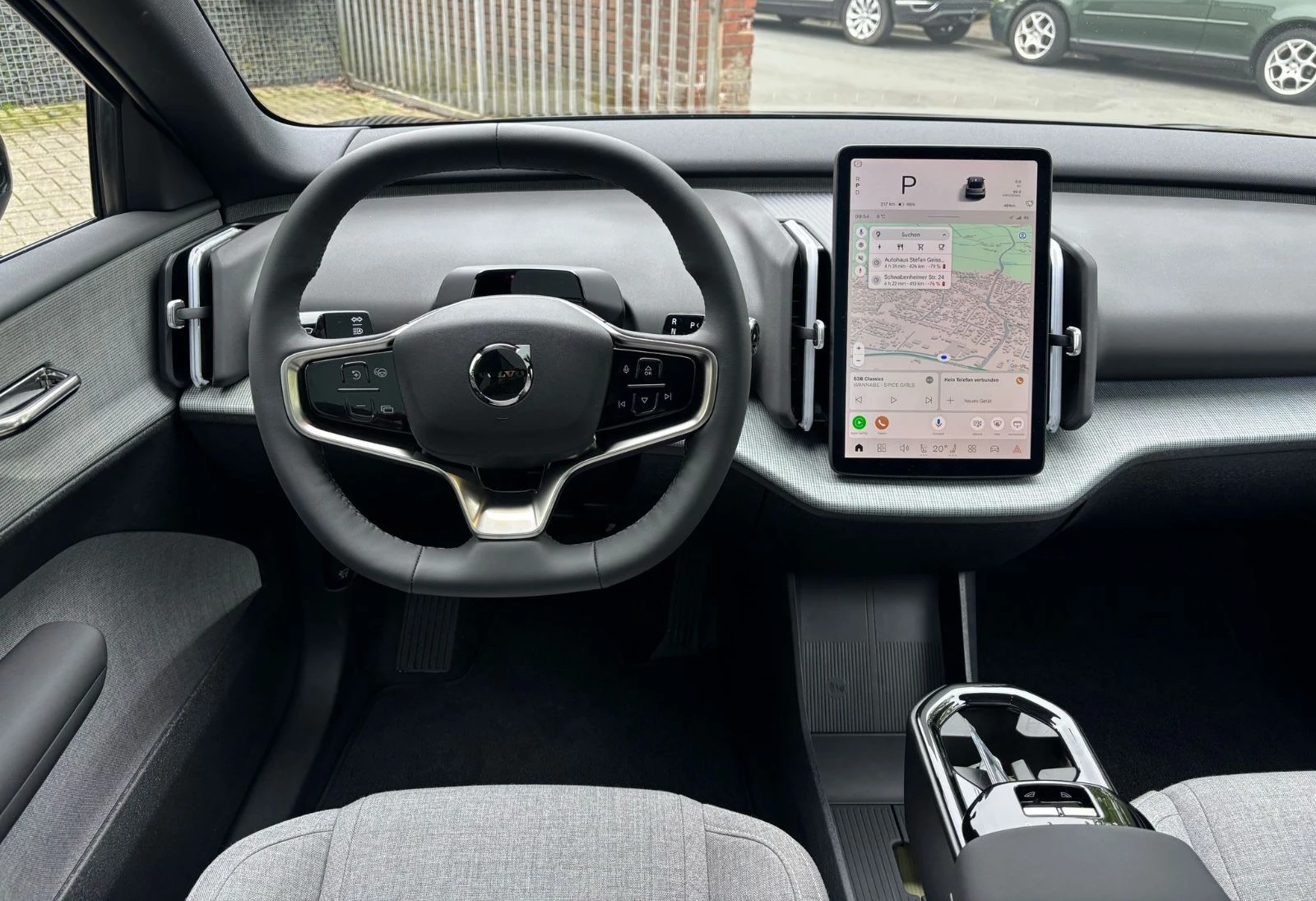 Volvo EX30 ULTRA EXT.RANGE/272HP/2WD/PANO/LED/CARPLAY/167f - изображение 8