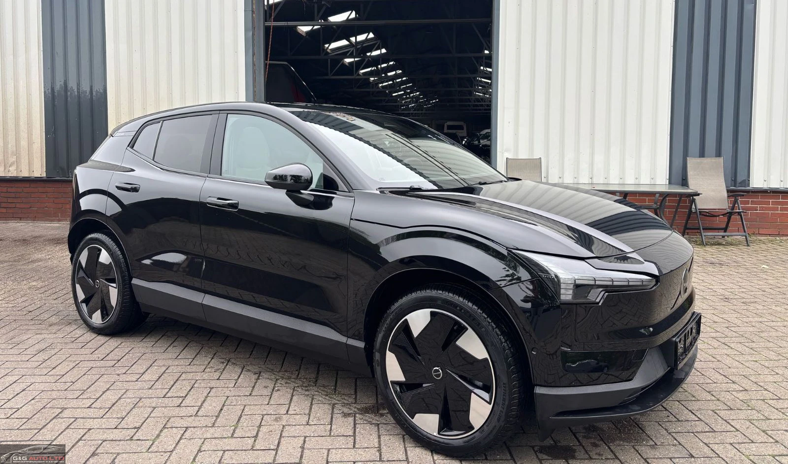Volvo EX30 ULTRA EXT.RANGE/272HP/2WD/PANO/LED/CARPLAY/167f - изображение 3