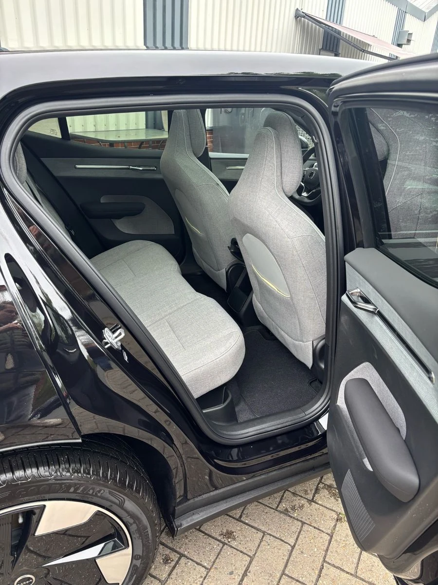Volvo EX30 ULTRA EXT.RANGE/272HP/2WD/PANO/LED/CARPLAY/167f - изображение 10