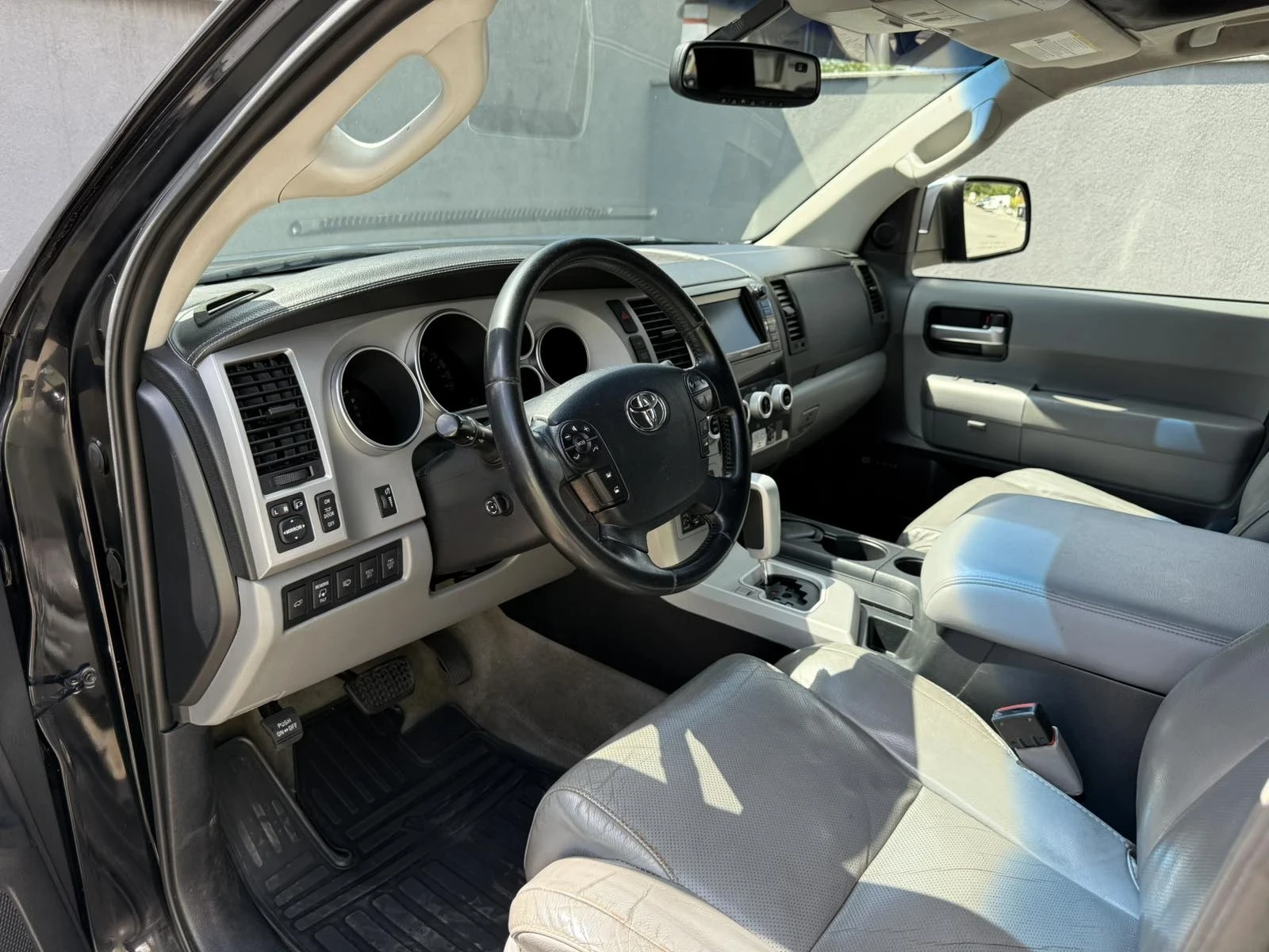 Toyota Sequoia Platinum 7-места - изображение 8