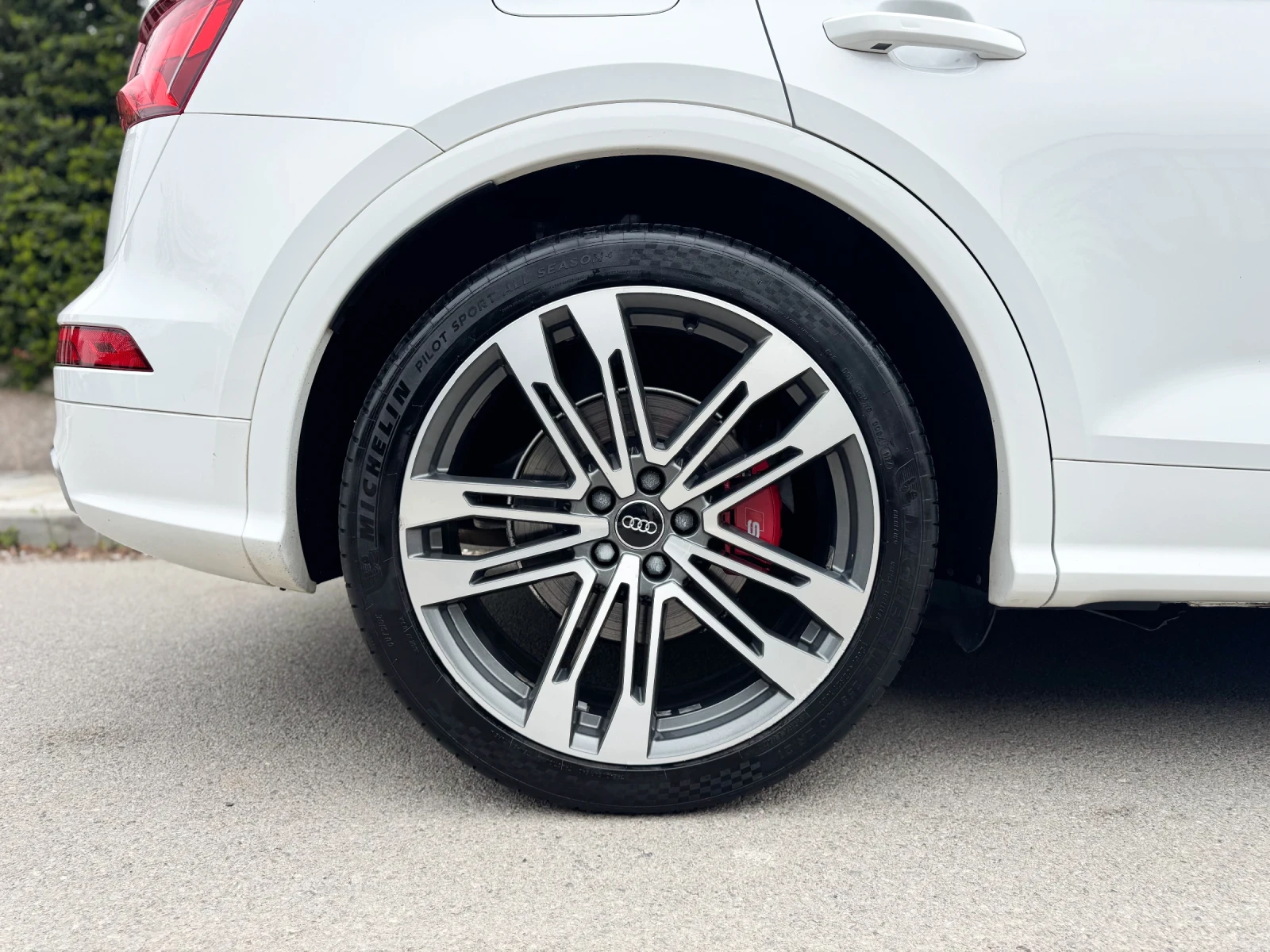 Audi SQ5 Carbon* B&O* 360* Pano* , снимка 10 - Автомобили и джипове - 54205966