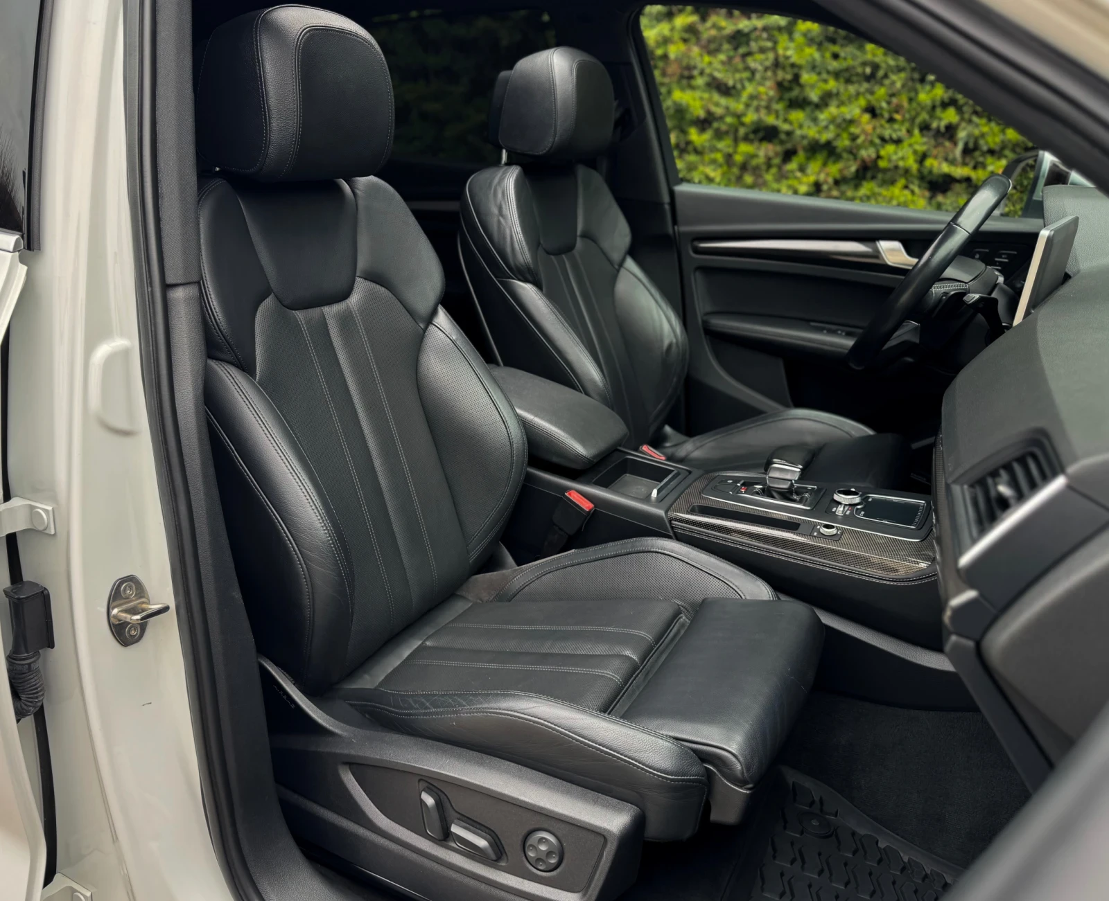 Audi SQ5 Carbon* B&O* 360* Pano* , снимка 16 - Автомобили и джипове - 54205966