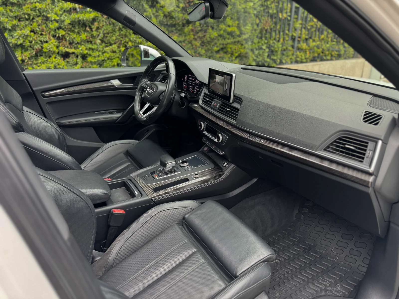 Audi SQ5 Carbon* B&O* 360* Pano* , снимка 12 - Автомобили и джипове - 54205966