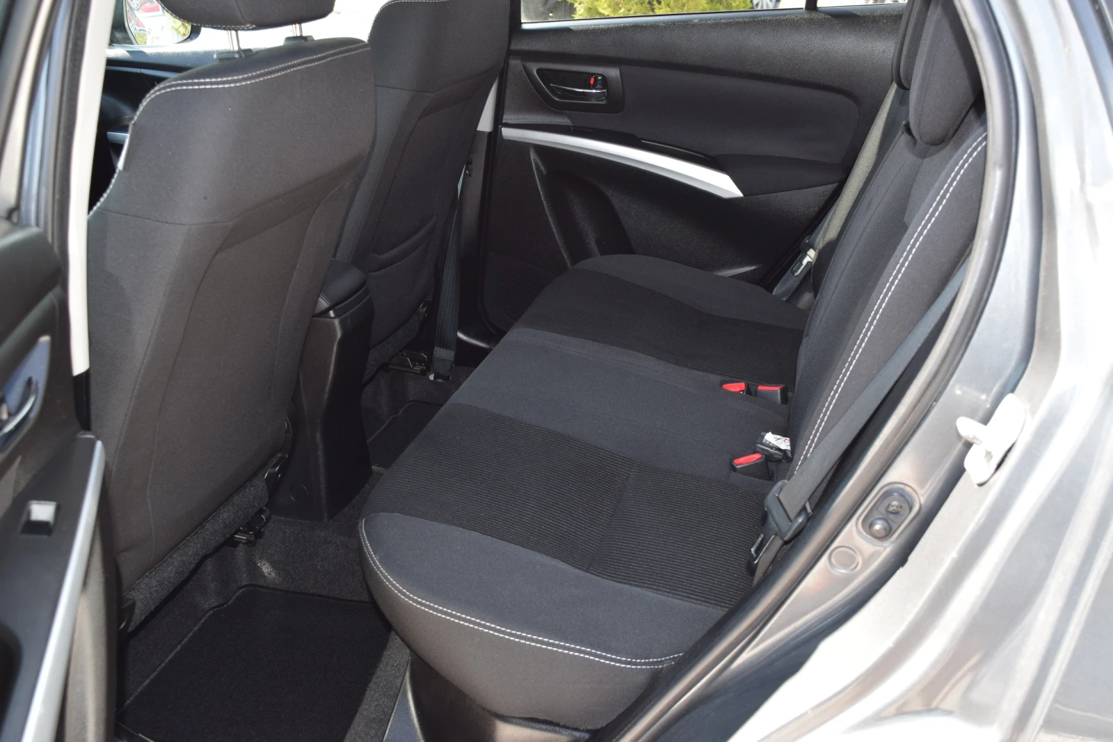 Suzuki SX4 S-Cross 1.6ddis* 4x4* Keyless* Камера* Euro6B, снимка 16 - Автомобили и джипове - 54790728