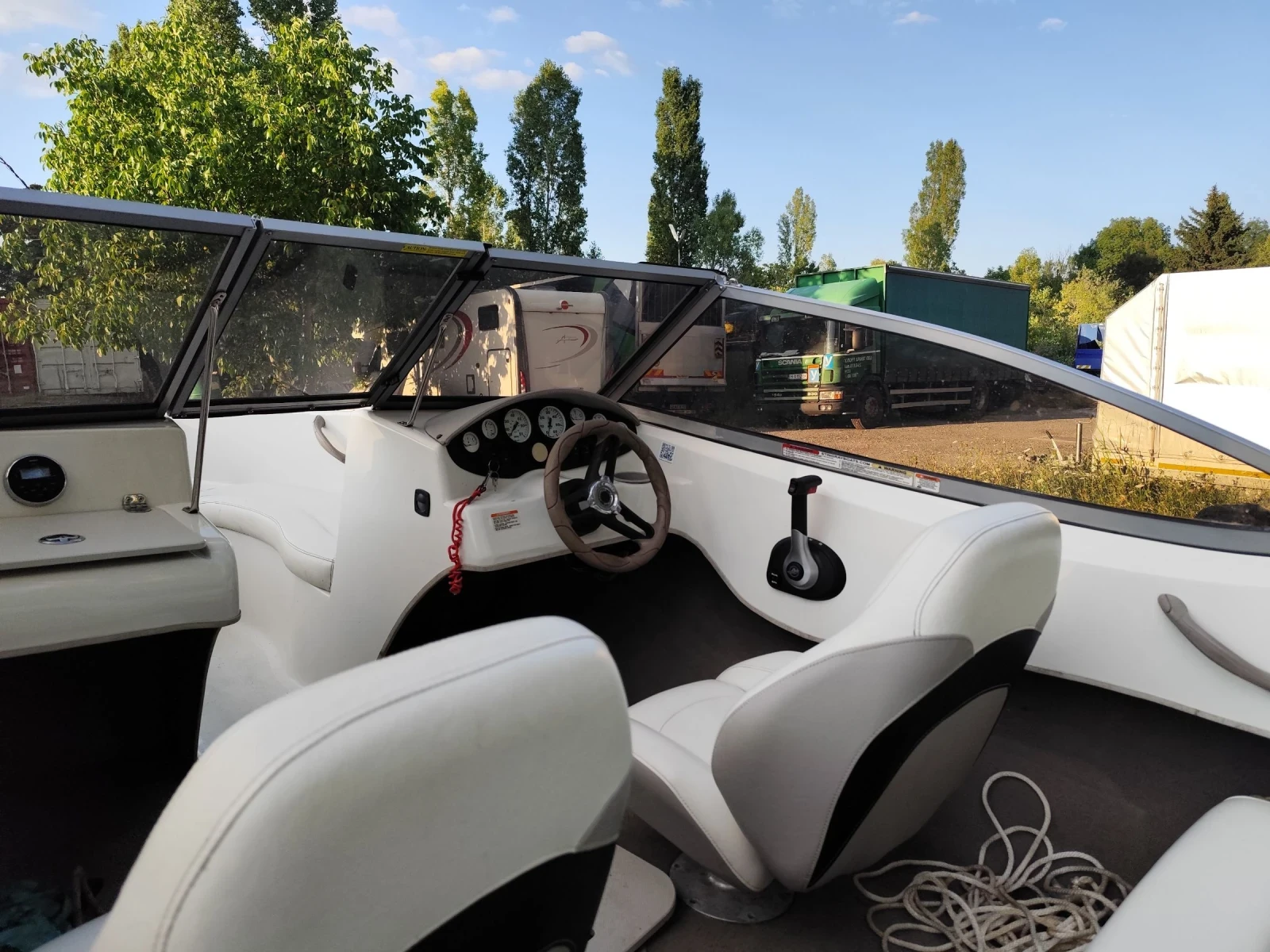 Лодка Bayliner STINGRAY, снимка 13 - Воден транспорт - 55470037
