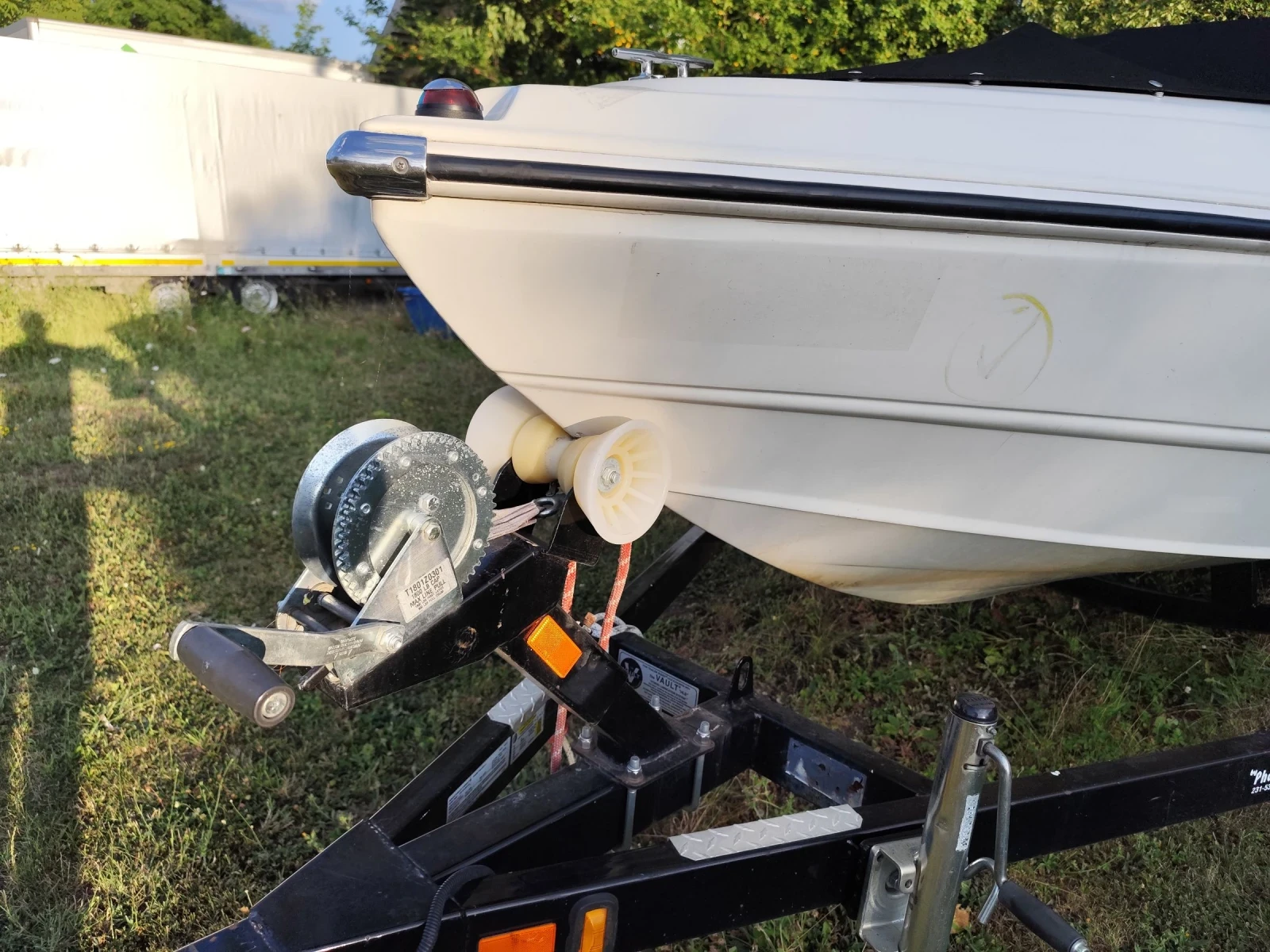Лодка Bayliner STINGRAY, снимка 9 - Воден транспорт - 55470037