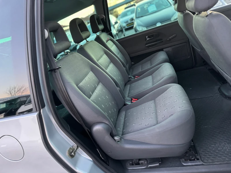 VW Sharan 1.9TDI 131кс 6с 7места ПОДГРЕВ НАВИ КЛИМАТРОНИК , снимка 13 - Автомобили и джипове - 49405638