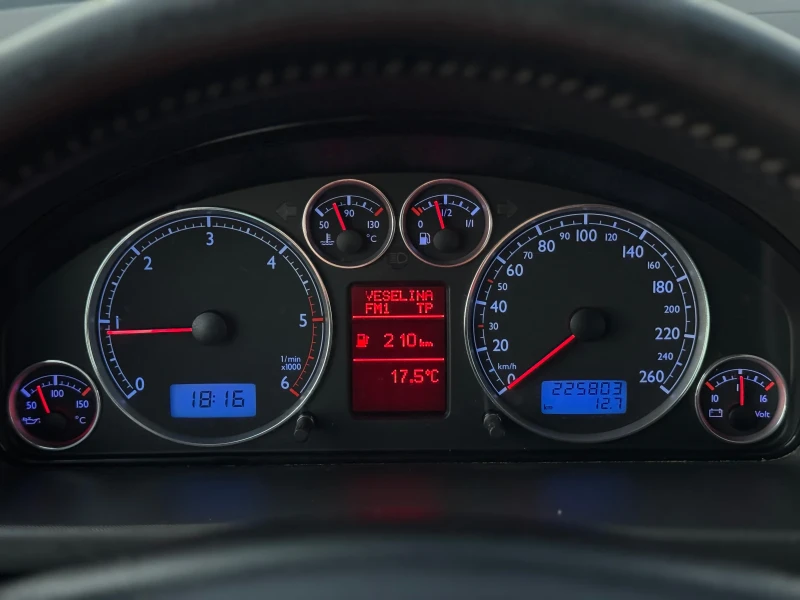 VW Sharan 1.9TDI 131кс 6с 7места ПОДГРЕВ НАВИ КЛИМАТРОНИК , снимка 17 - Автомобили и джипове - 49405638