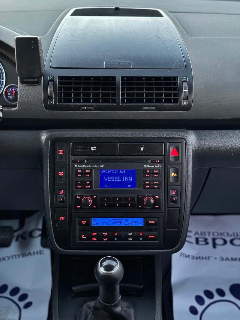 VW Sharan 1.9TDI 131кс 6с 7места ПОДГРЕВ НАВИ КЛИМАТРОНИК , снимка 16 - Автомобили и джипове - 49405638