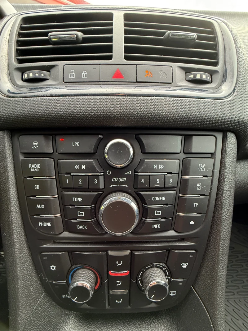 Opel Meriva 1.4I фабрична газ EURO 6B, снимка 10 - Автомобили и джипове - 51858324