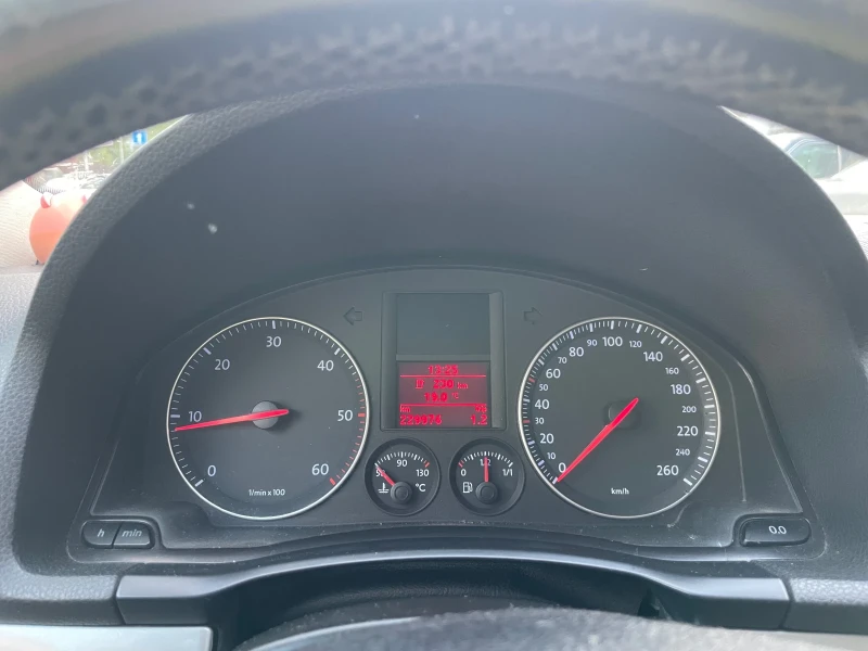 VW Golf 2.0 tdi, снимка 7 - Автомобили и джипове - 52383595