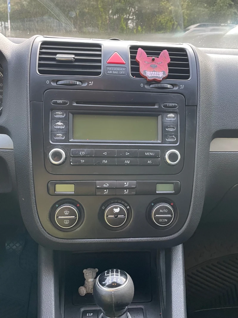 VW Golf 2.0 tdi, снимка 5 - Автомобили и джипове - 52383595