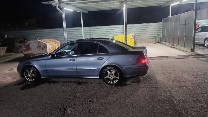 Mercedes-Benz E 220, снимка 2 - Автомобили и джипове - 53567231