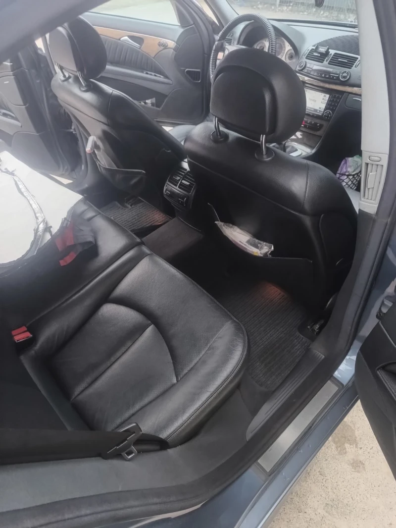 Mercedes-Benz E 220, снимка 10 - Автомобили и джипове - 53567231