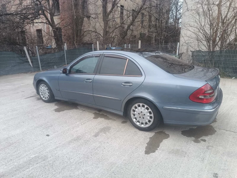 Mercedes-Benz E 220, снимка 3 - Автомобили и джипове - 53567231