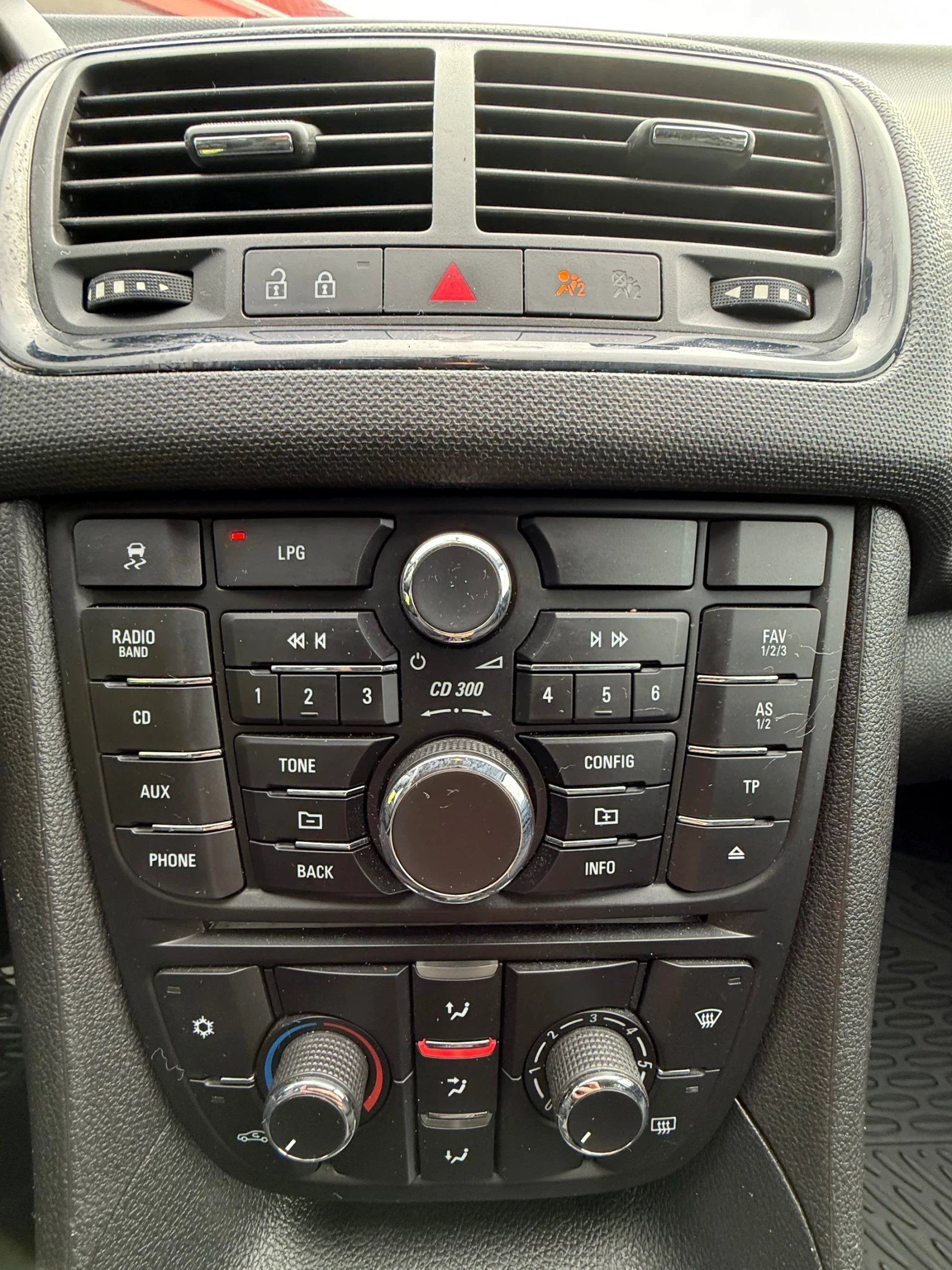 Opel Meriva 1.4I фабрична газ EURO 6B - изображение 10