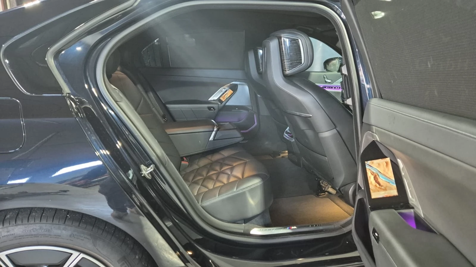 BMW 740 d xDrive M-Pack - изображение 7