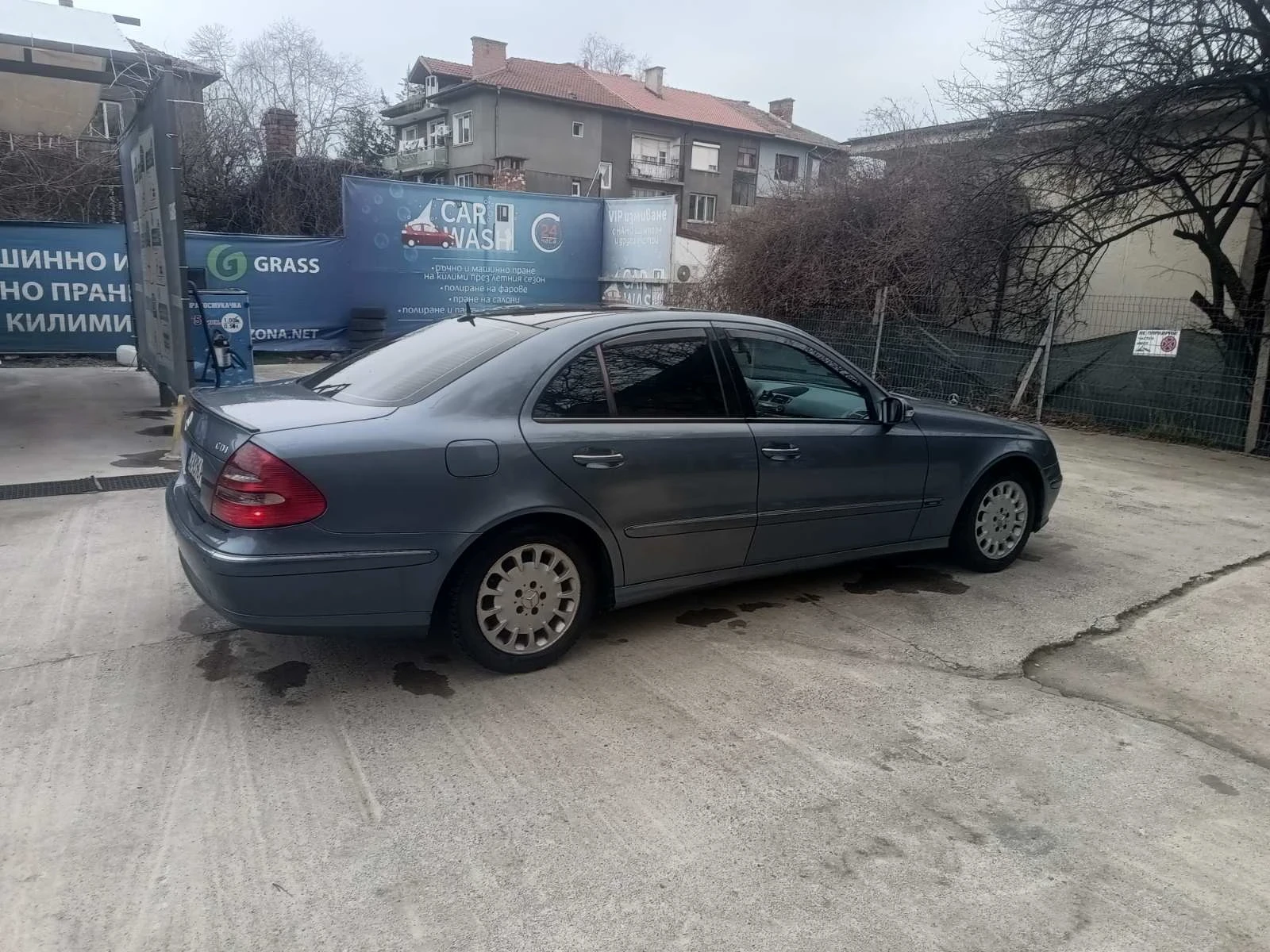 Mercedes-Benz E 220  - изображение 5