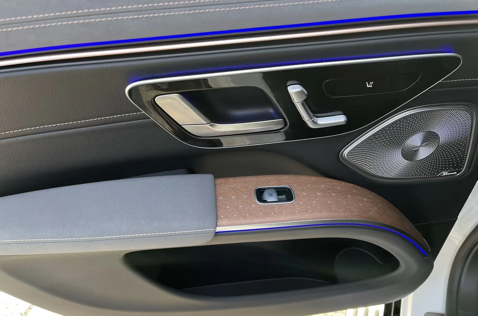 Mercedes-Benz EQS 450SUV/AMG/360HP/4M/HYPER/MASS/162z, снимка 9 - Автомобили и джипове - 53861969