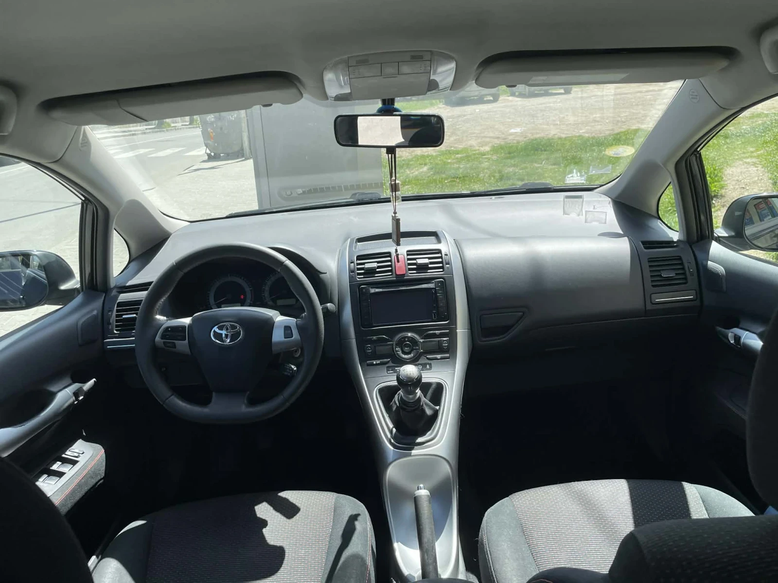 Toyota Auris 2000 DISEL, снимка 11 - Автомобили и джипове - 54238403