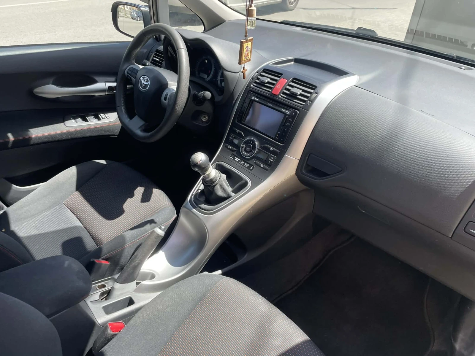 Toyota Auris 2000 DISEL, снимка 12 - Автомобили и джипове - 54238403