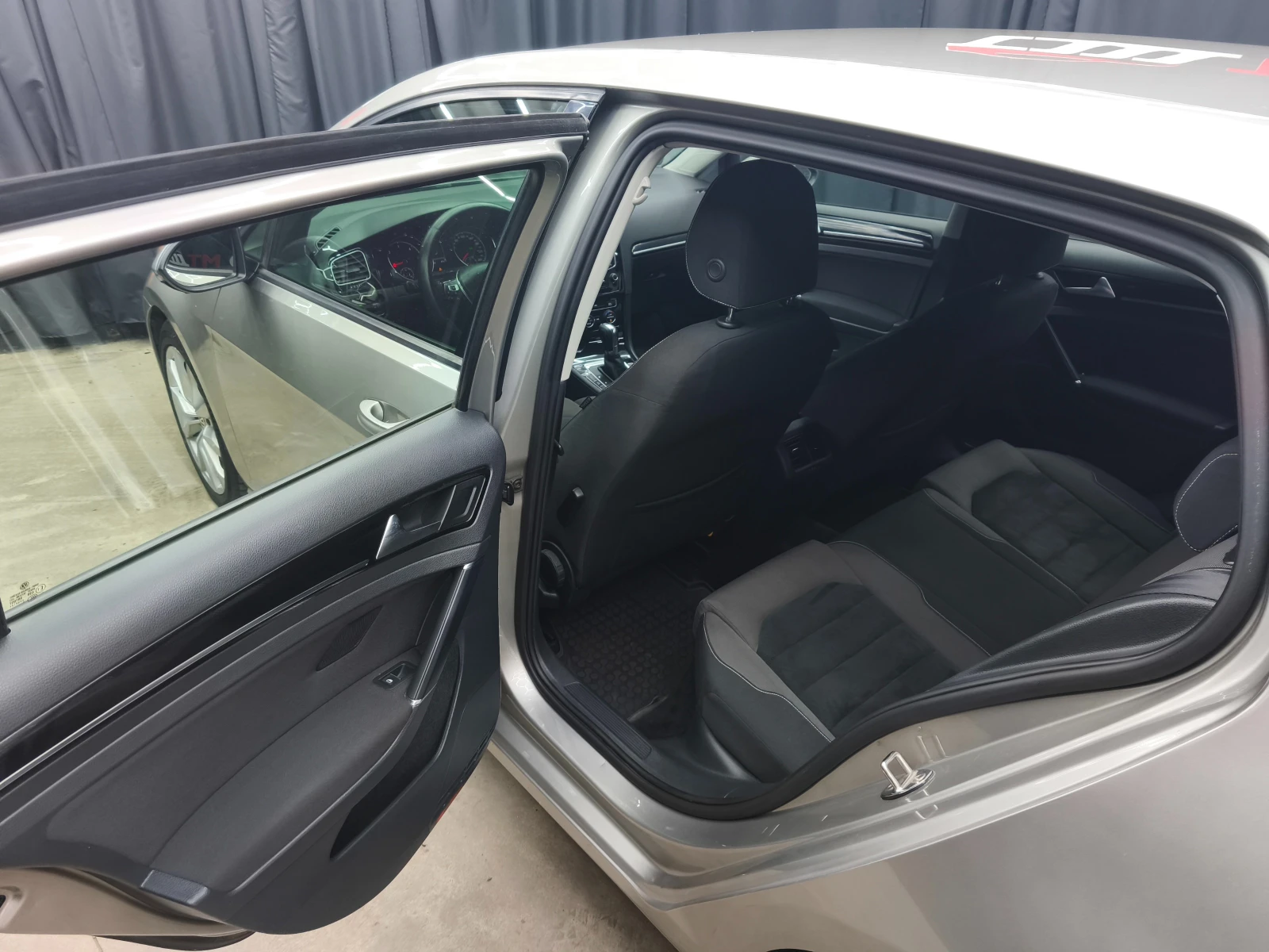 VW Golf 1.6TDI 105k.c Automatic E5, снимка 8 - Автомобили и джипове - 56130184