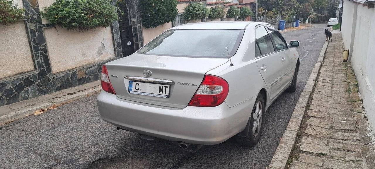 Toyota Camry 2.4i, снимка 2 - Автомобили и джипове - 56745711