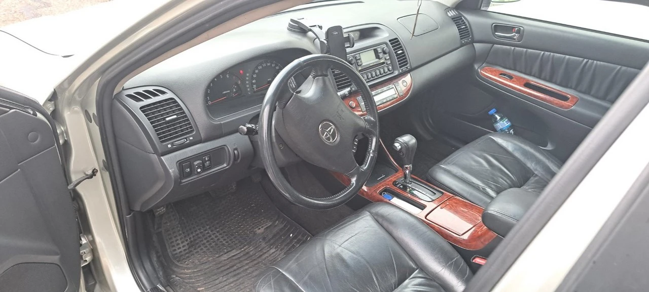 Toyota Camry 2.4i, снимка 8 - Автомобили и джипове - 56745711
