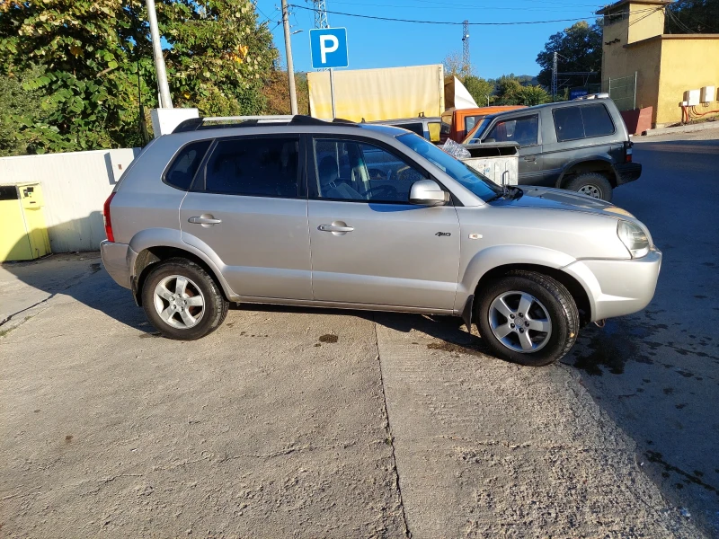 Hyundai Tucson 2.0 140, снимка 3 - Автомобили и джипове - 47439778