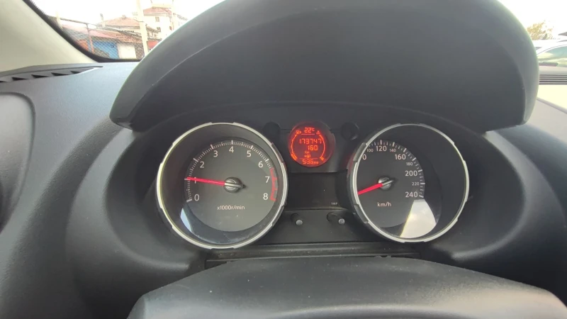 Nissan Qashqai 1.6i, снимка 10 - Автомобили и джипове - 47614122