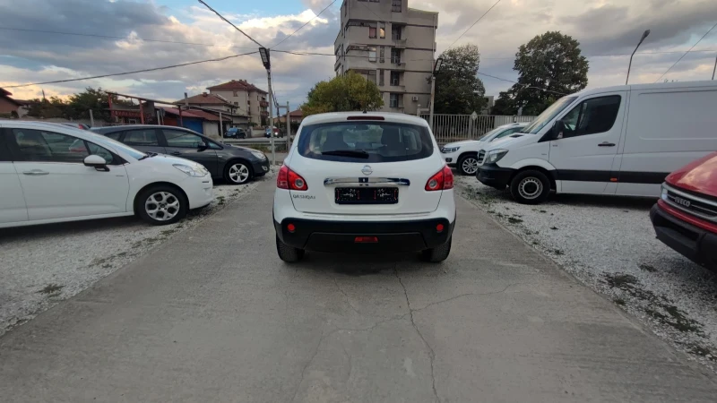 Nissan Qashqai 1.6i, снимка 7 - Автомобили и джипове - 47614122