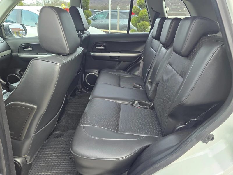 Suzuki Grand vitara 1.9DDIS РЕАЛНИ КИЛОМЕТРИ ! ! КЛИМАТРОНИК ! ! НАВИ, снимка 10 - Автомобили и джипове - 53347479