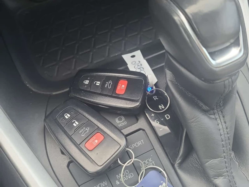 Toyota Rav4  XLE /CARFAX/Кожа/Нави/4х4/Панорама/Подгрев, снимка 6 - Автомобили и джипове - 53562464