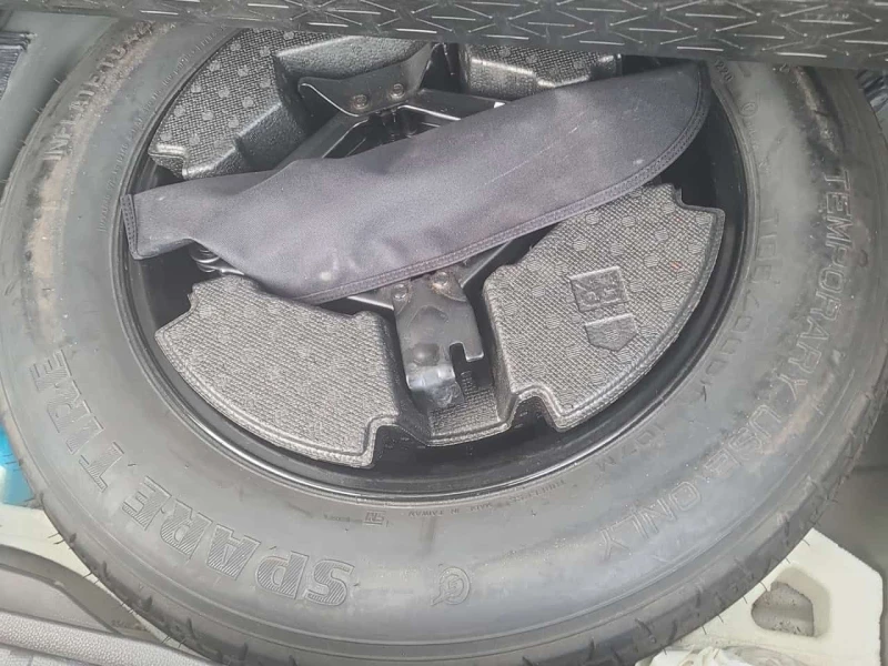 Toyota Rav4  XLE /CARFAX/Кожа/Нави/4х4/Панорама/Подгрев, снимка 12 - Автомобили и джипове - 53562464