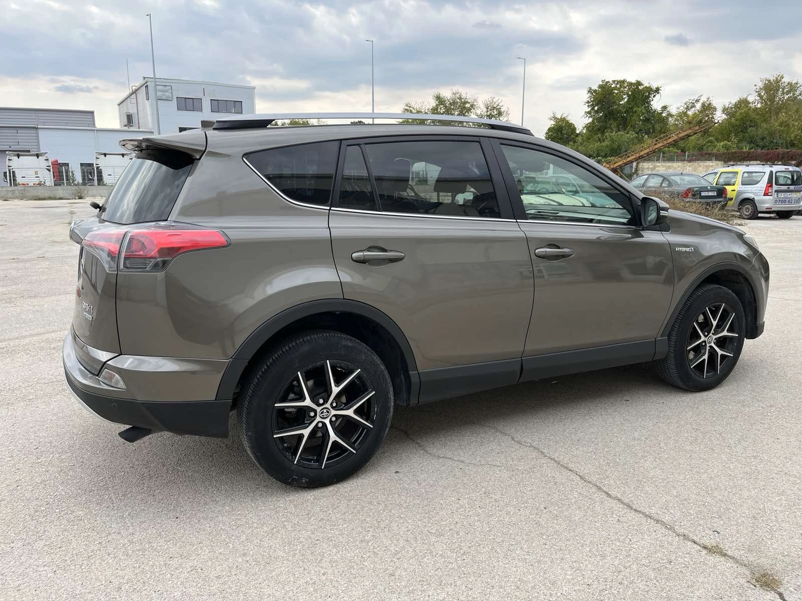 Toyota Rav4 HYBRID AWD - изображение 4