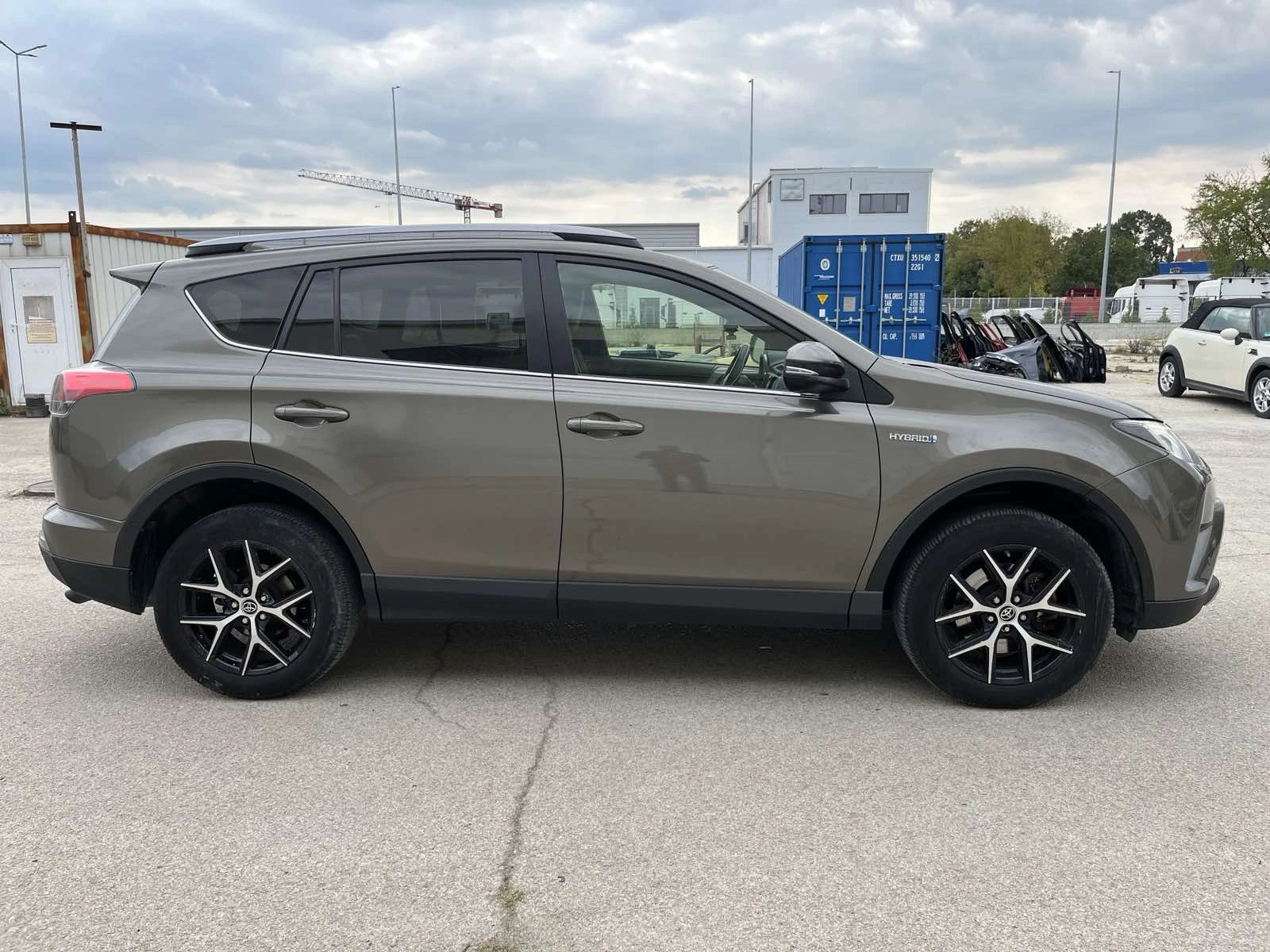 Toyota Rav4 HYBRID AWD - изображение 3