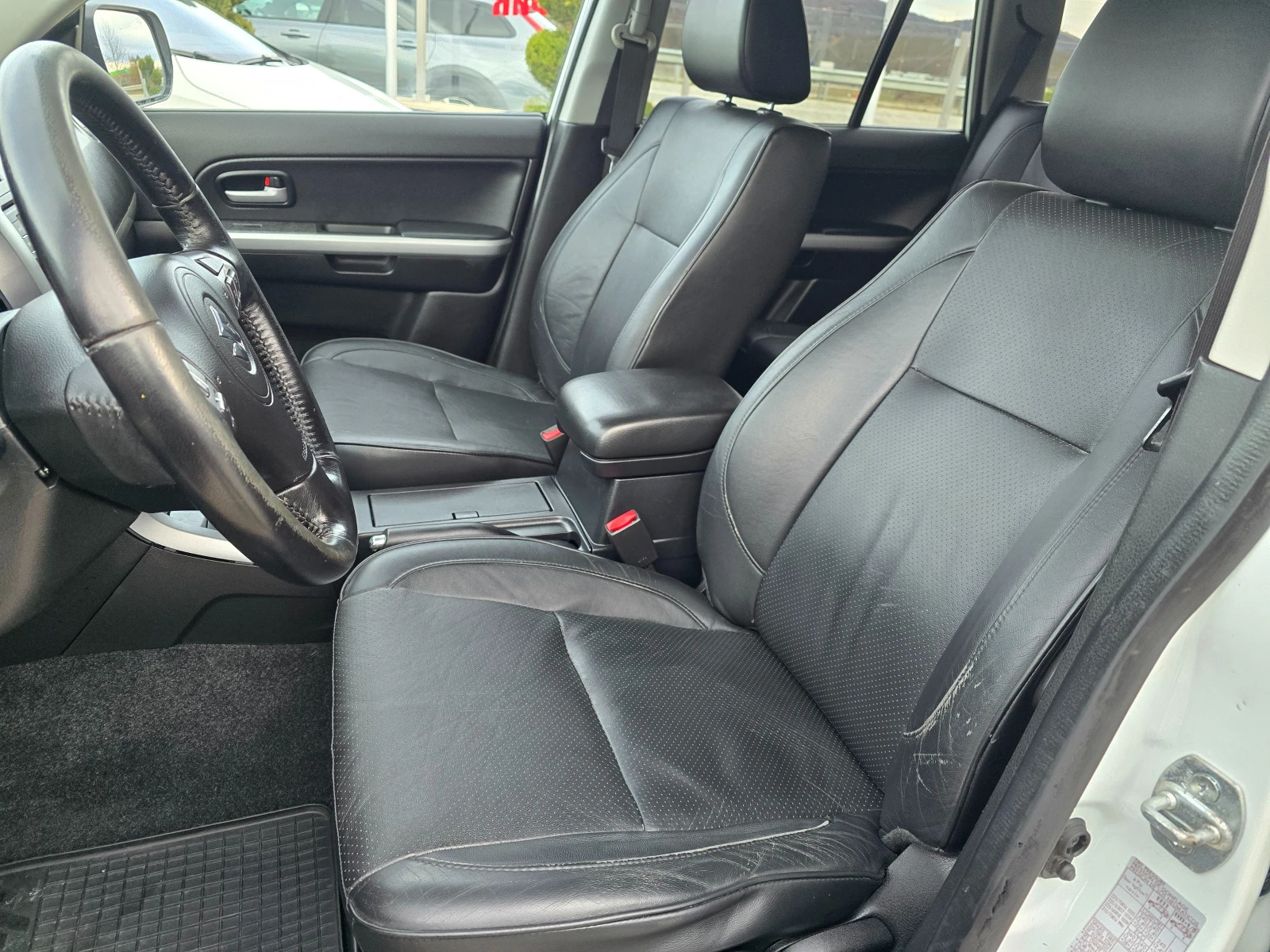 Suzuki Grand vitara 1.9DDIS РЕАЛНИ КИЛОМЕТРИ ! ! КЛИМАТРОНИК ! ! НАВИ - изображение 9