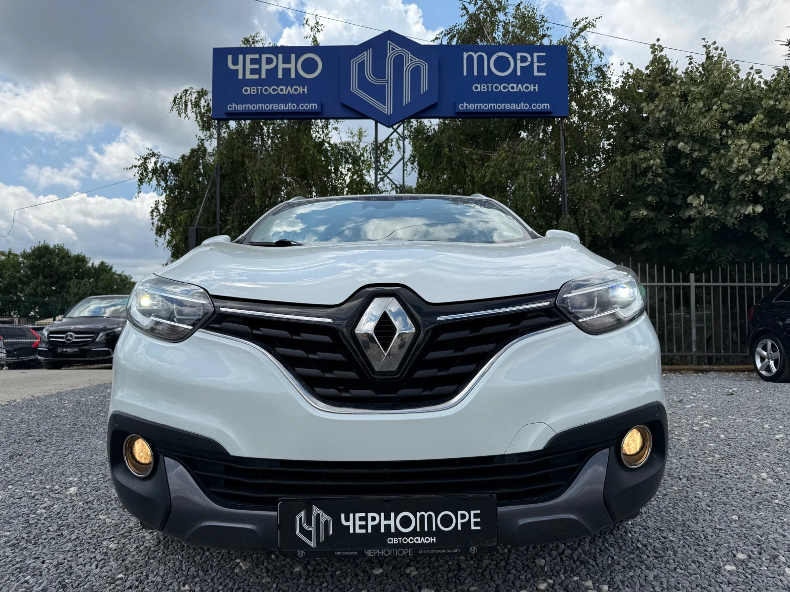 Renault Kadjar 1.6 dCi Energy INTENS 4WD, снимка 2 - Автомобили и джипове - 55275314