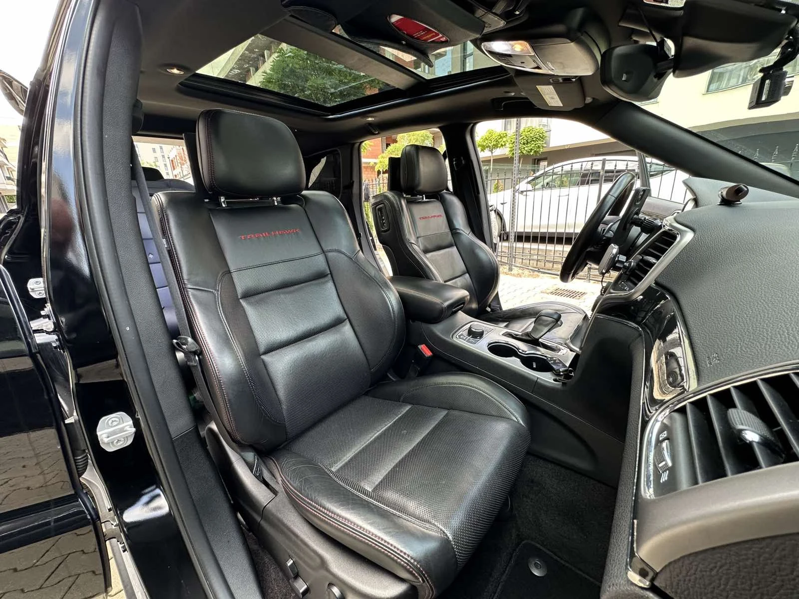 Jeep Grand cherokee TRAILHAWK* ОБДУХ* TV* ВЪЗДУШНО, снимка 13 - Автомобили и джипове - 55990785