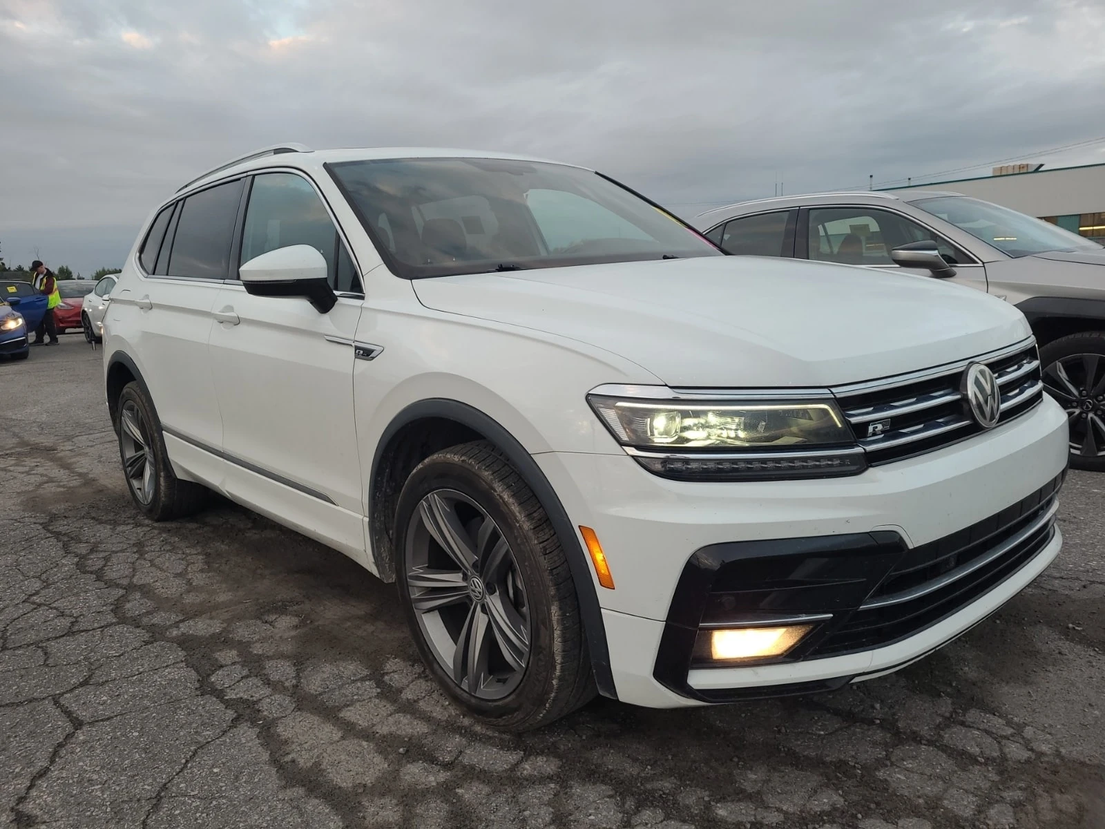 VW Tiguan HIGHLINE / R LINE / Fender / Carfax  | Mobile.bg � ����������� 2