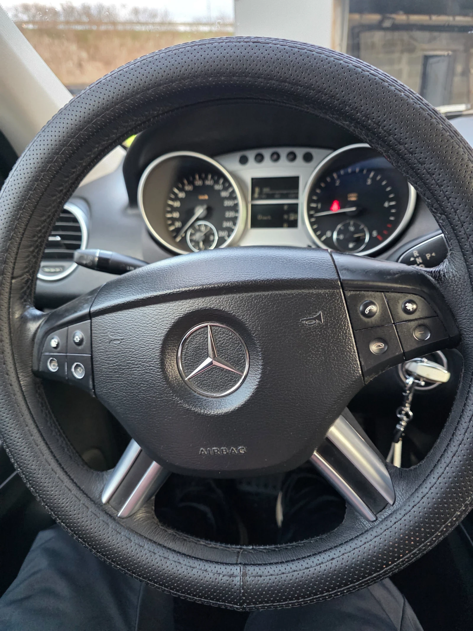 Mercedes-Benz ML 320, снимка 9 - Автомобили и джипове - 56189087