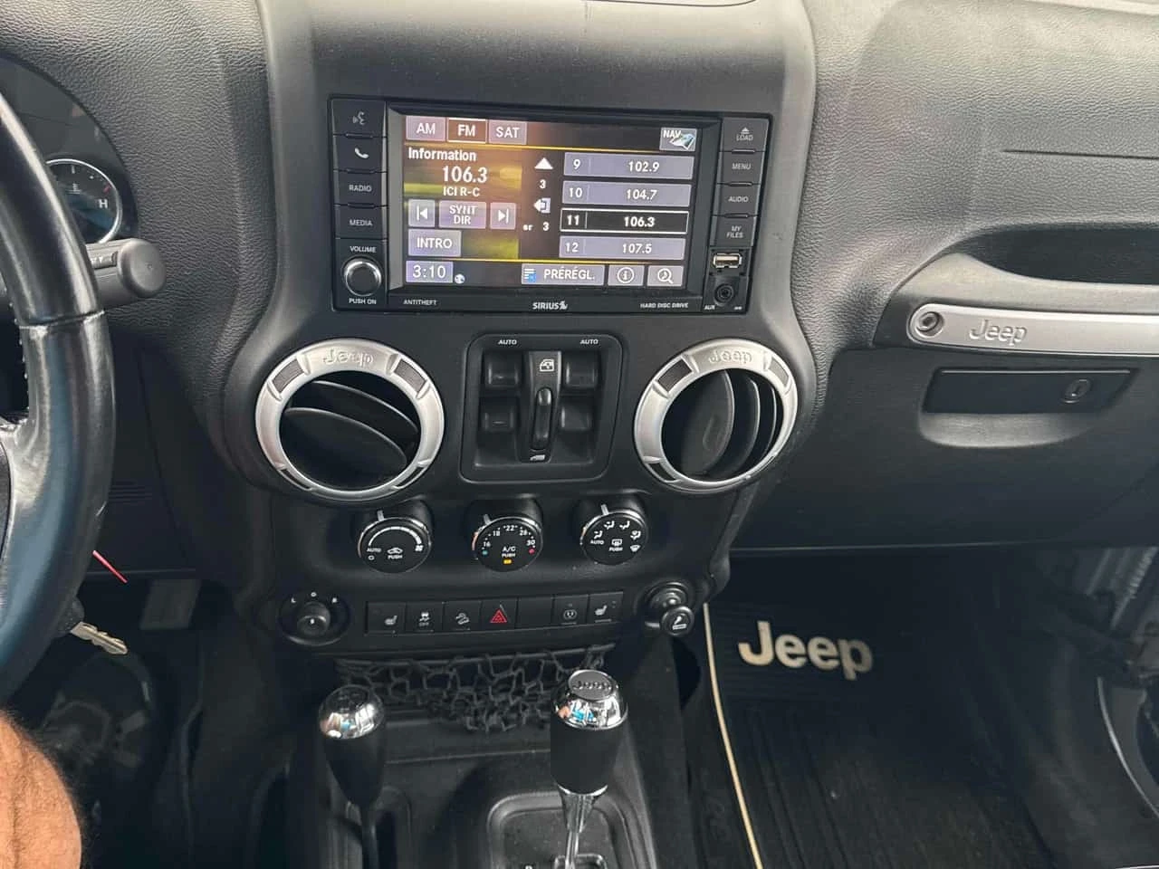 Jeep Wrangler Sahara * CARFAX * АВТОКРЕДИТ * , снимка 8 - Автомобили и джипове - 56289286