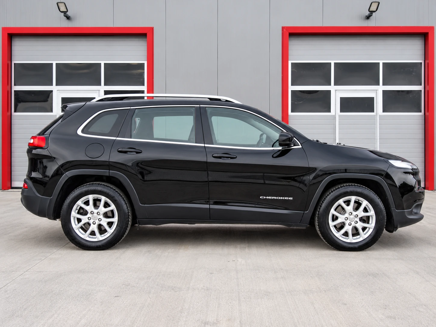 Jeep Cherokee 2.2D 4x4 Automatic, снимка 7 - Автомобили и джипове - 56453945