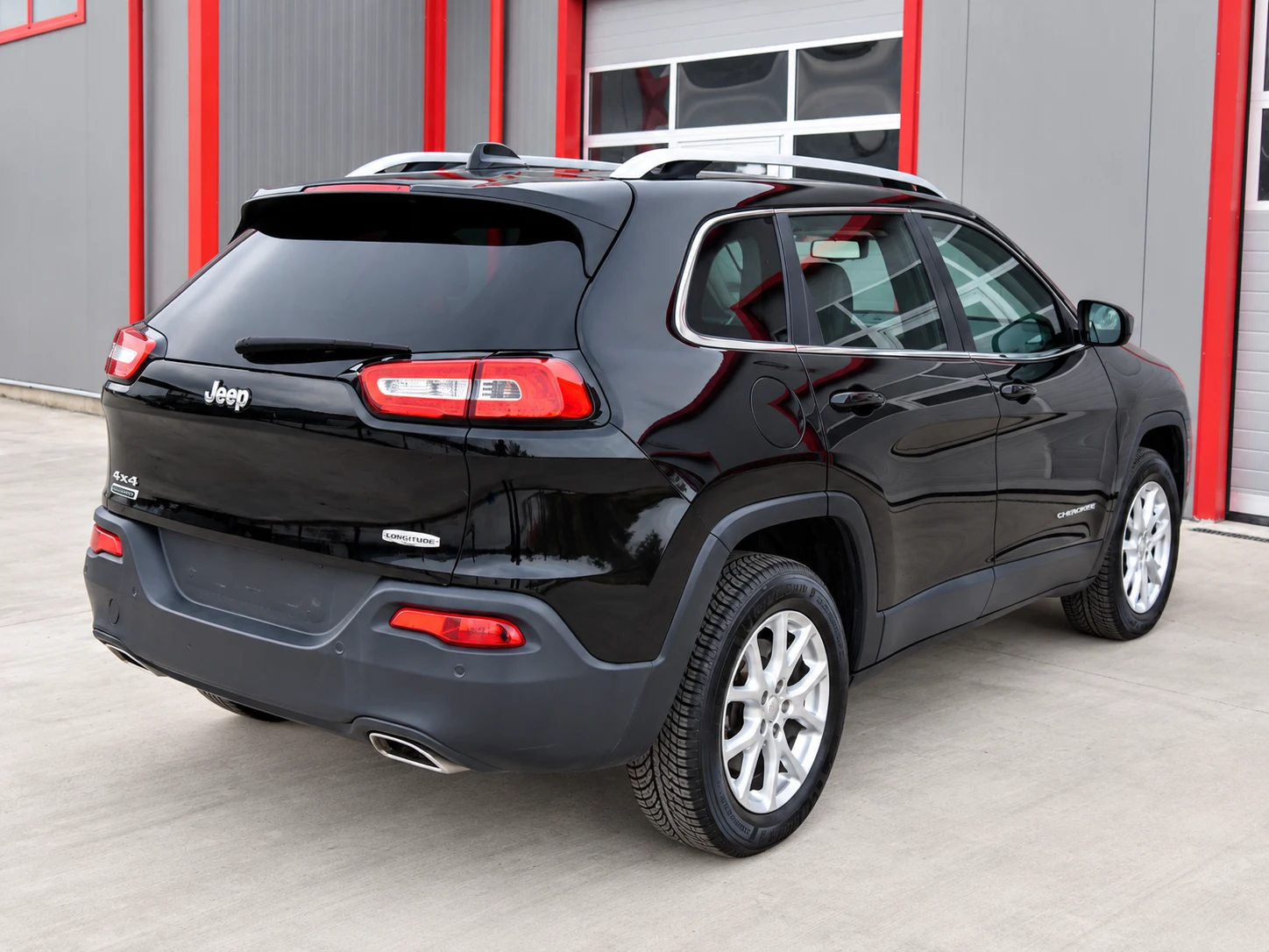 Jeep Cherokee 2.2D 4x4 Automatic, снимка 4 - Автомобили и джипове - 56453945