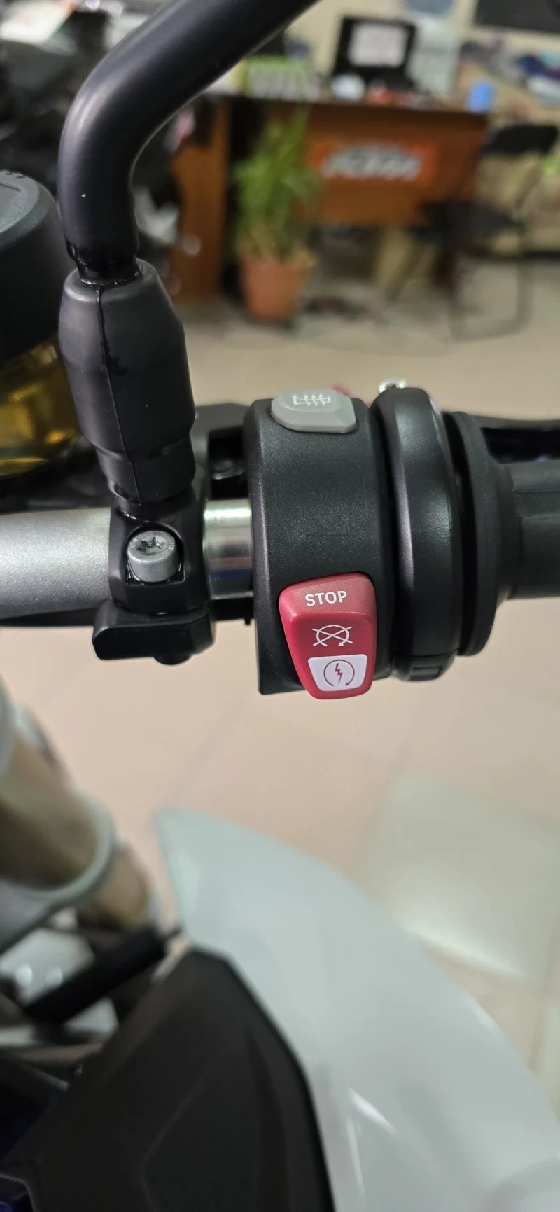 BMW F 800 R ABS ! ESA ! Лизинг !, снимка 11 - Мотоциклети и мототехника - 52133751