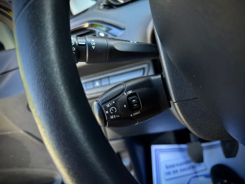 Peugeot 208 1.2i * NAVI* Сервизна История* , снимка 13 - Автомобили и джипове - 50365328