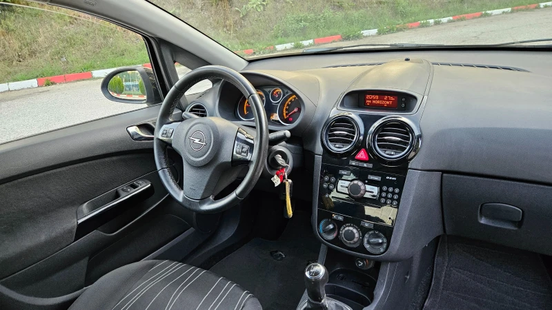 Opel Corsa 1.3 JTD KLIMATIK/ITALY, снимка 11 - Автомобили и джипове - 51233299